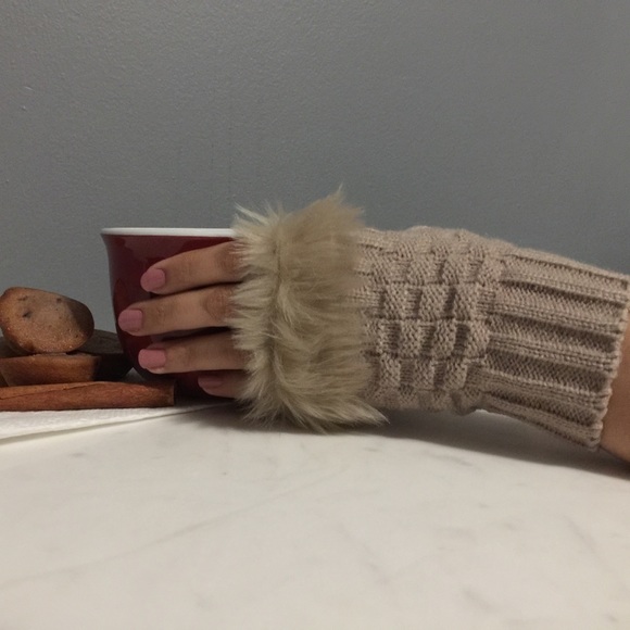 🆕Fingerless Gloves🎁Faux Fur Trim Knit ❄️ - Picture 4 of 5